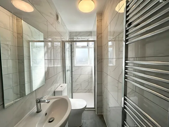Romford Road, Chigwell, IG7, photo 3