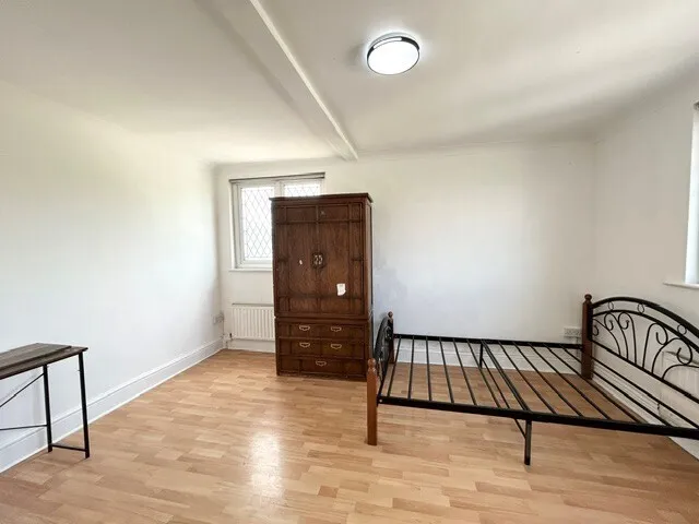 Romford Road, Chigwell, IG7, photo 5