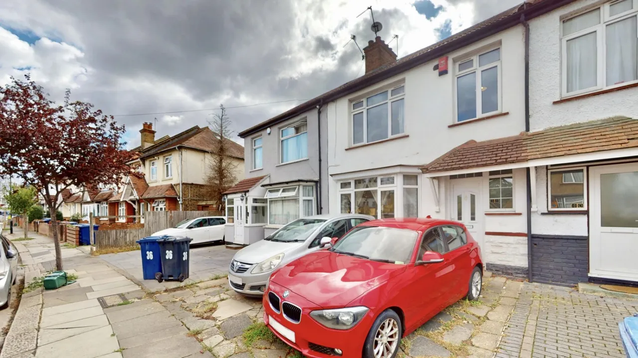Kings Avenue, Greenford, UB6, photo 24