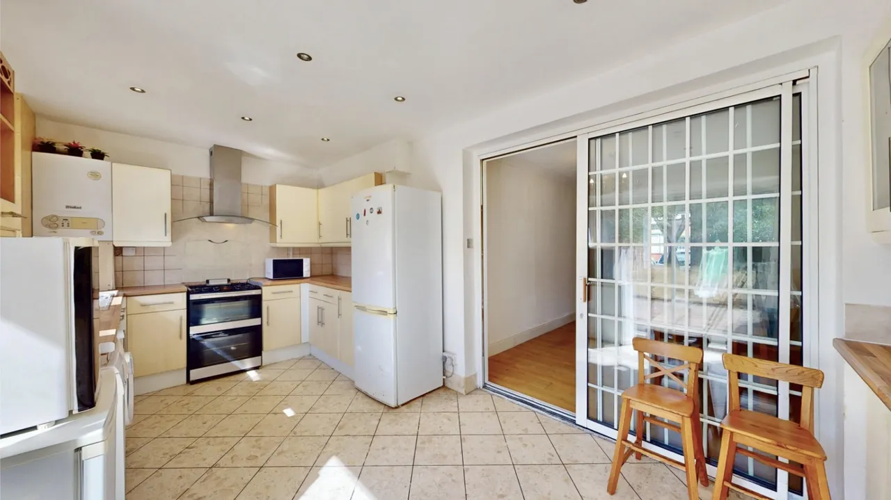 Kings Avenue, Greenford, UB6, photo 9