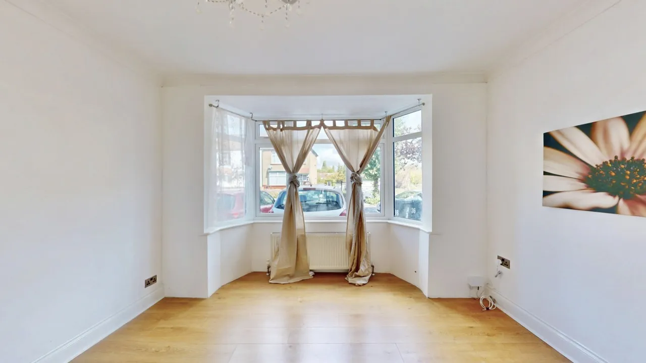 Kings Avenue, Greenford, UB6, photo 5