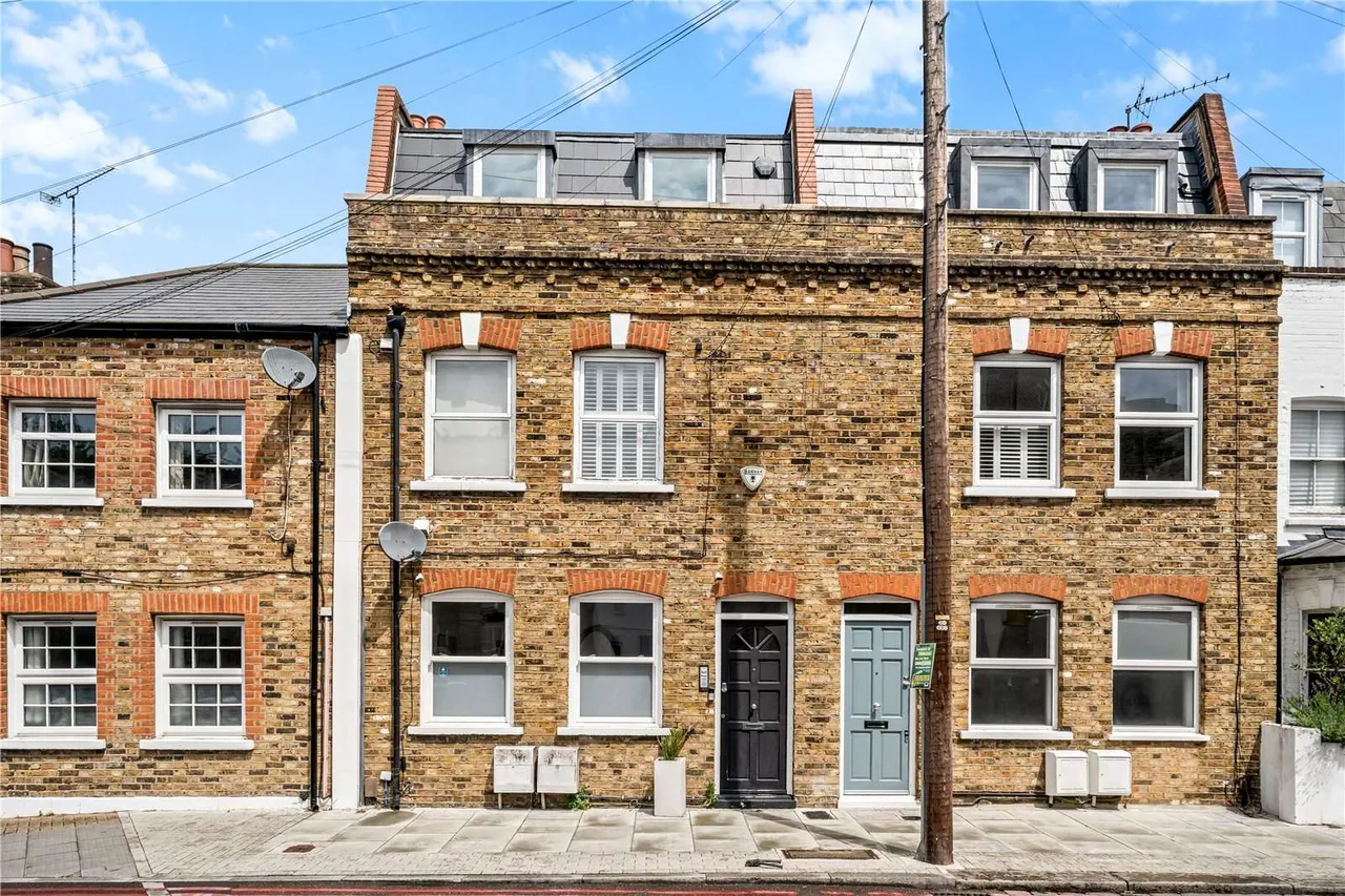 1 bed flat for sale, Knowsley Road, London, SW11