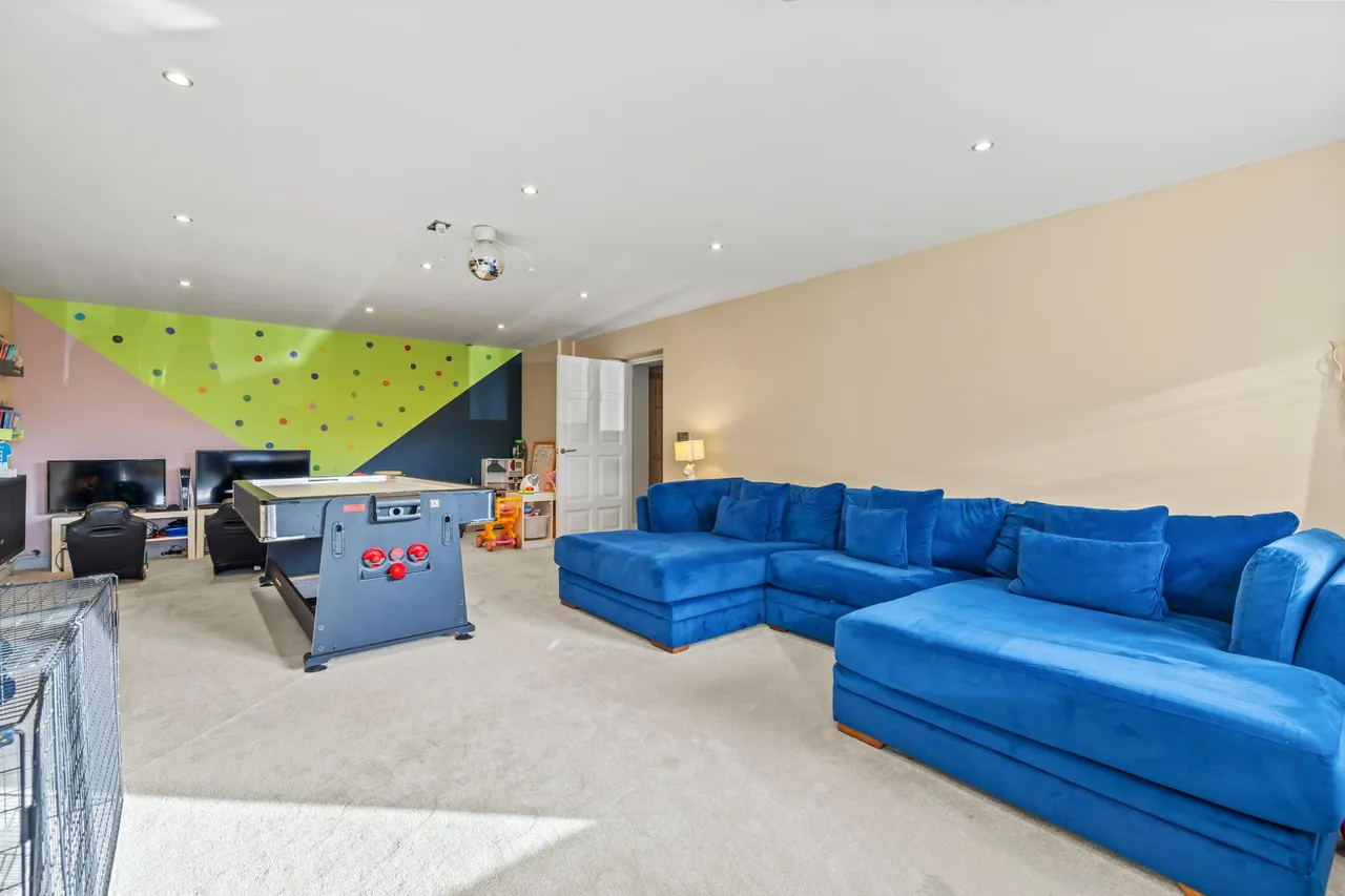 Whitestone Close, Mayals, Swansea, SA3, photo 10