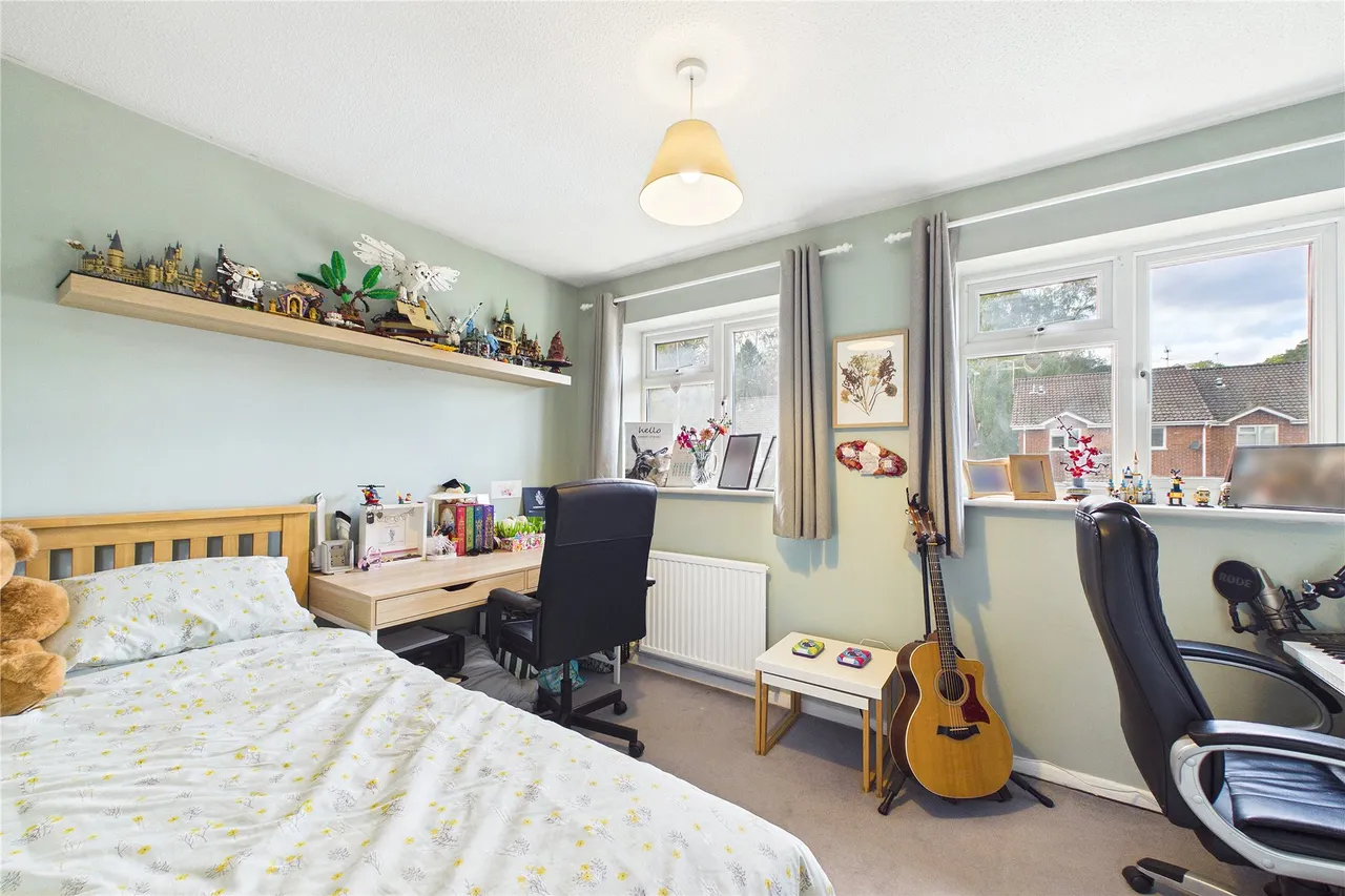 Arthur Close, Bagshot, GU19, photo 8