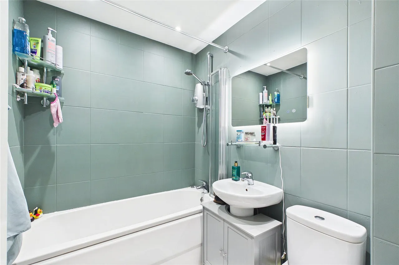 Arthur Close, Bagshot, GU19, photo 7