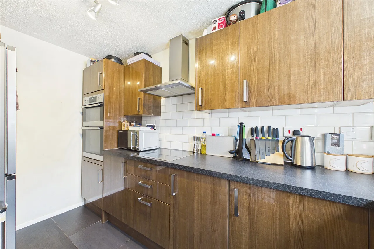 Arthur Close, Bagshot, GU19, photo 5