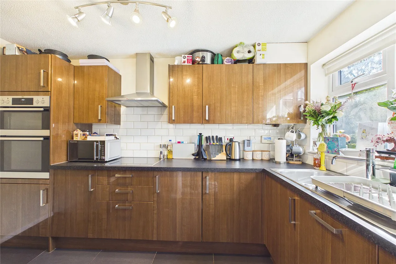 Arthur Close, Bagshot, GU19, photo 4