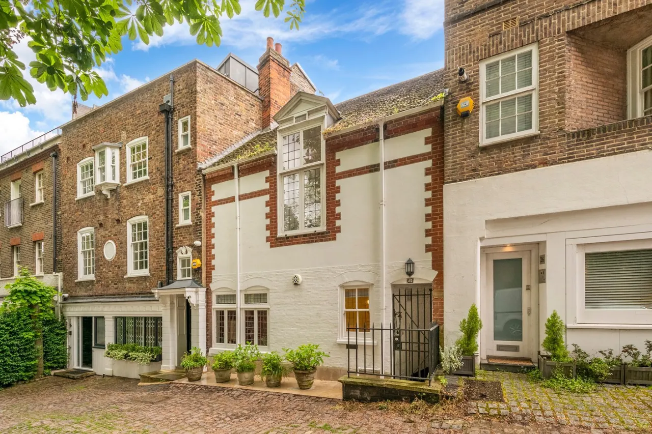 3 bed house for sale, Perrins Walk, Hampstead Village, NW3