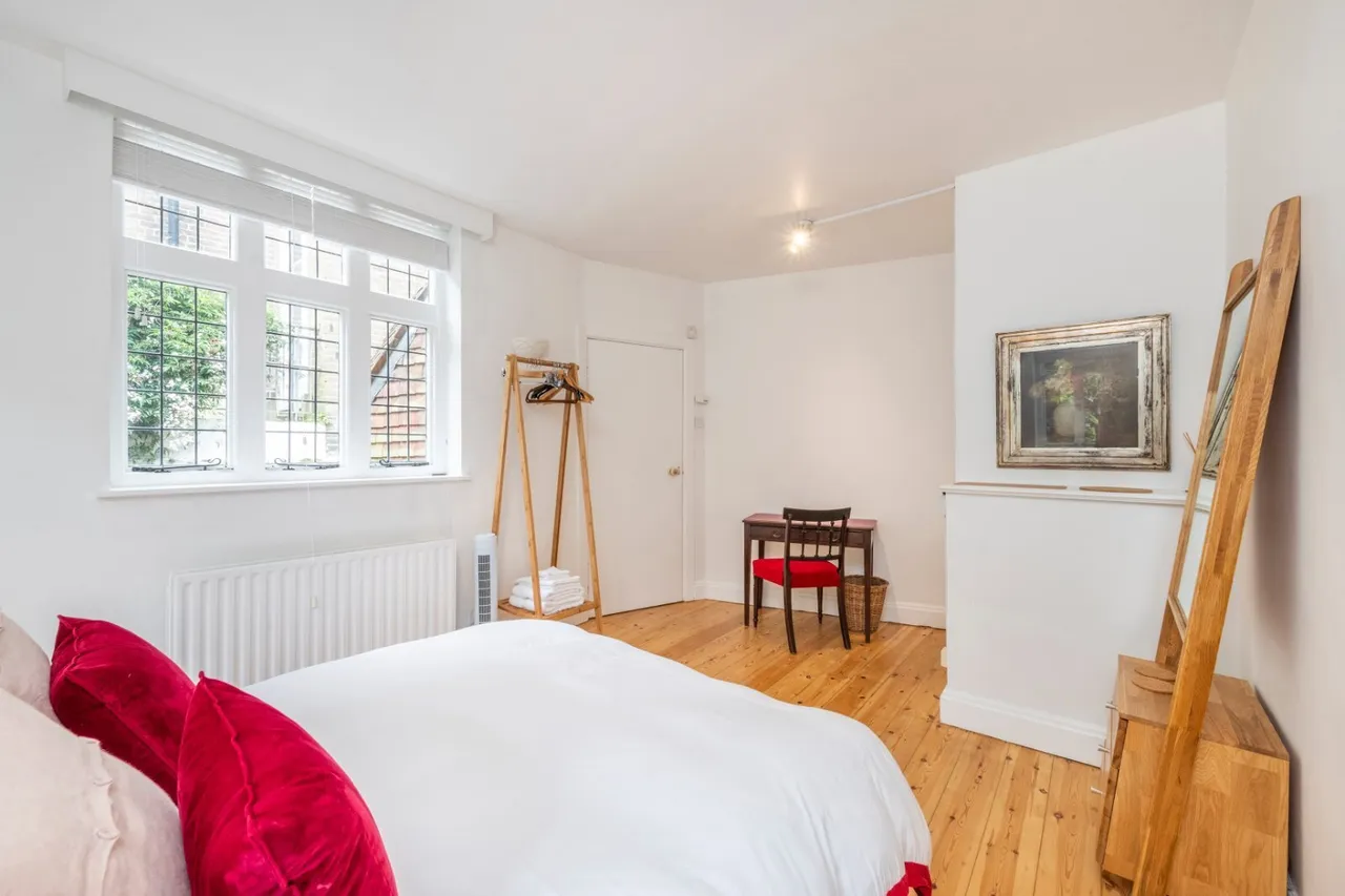 Perrins Walk, Hampstead Village, NW3, photo 6
