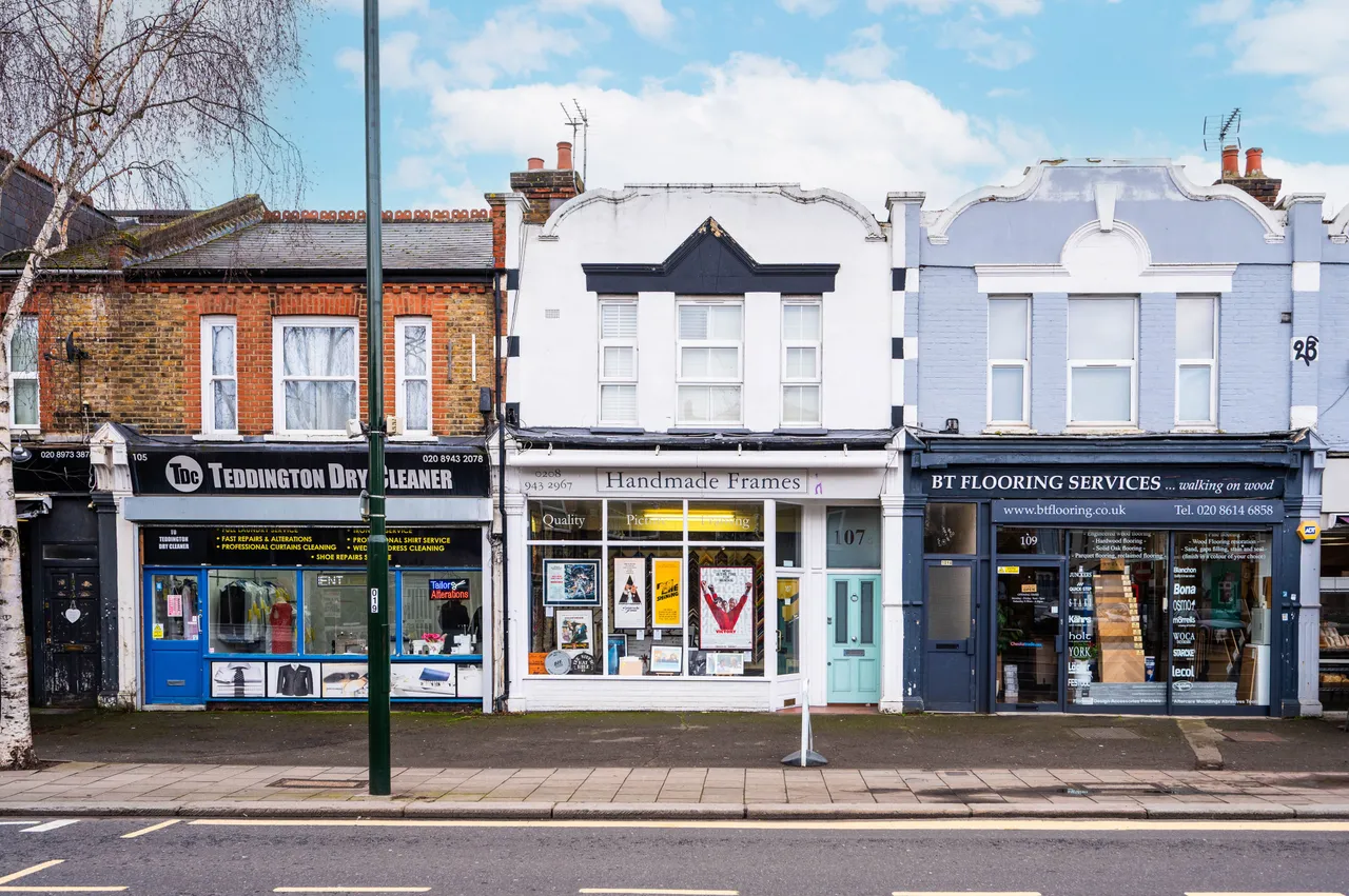 1 bed flat for sale — 107a Stanley Road, Teddington
