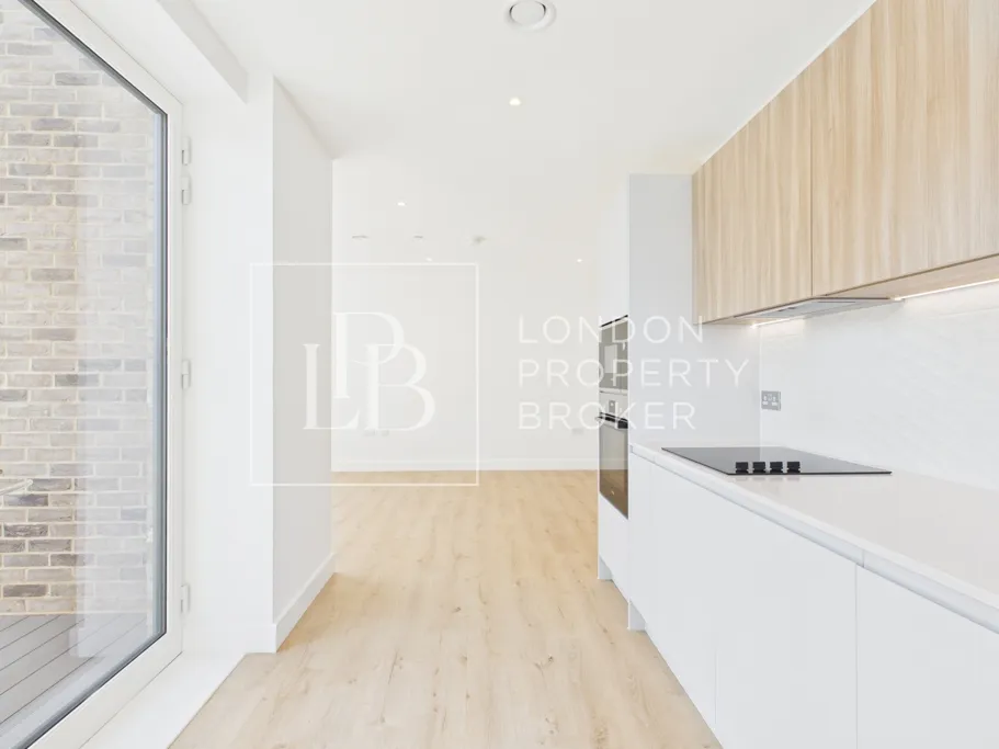Southlake Road, London, SE28, photo 3