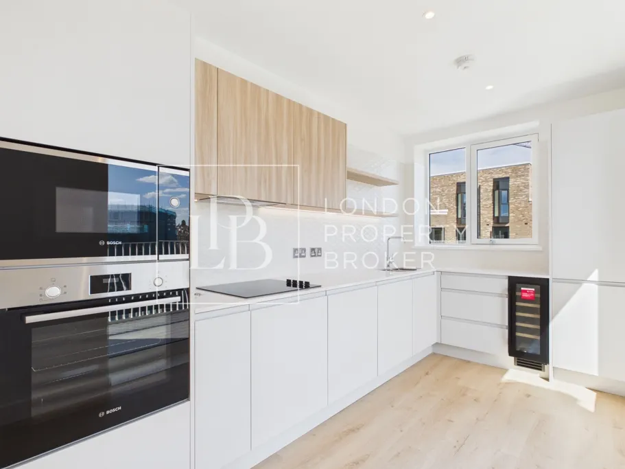 Southlake Road, London, SE28, photo 2