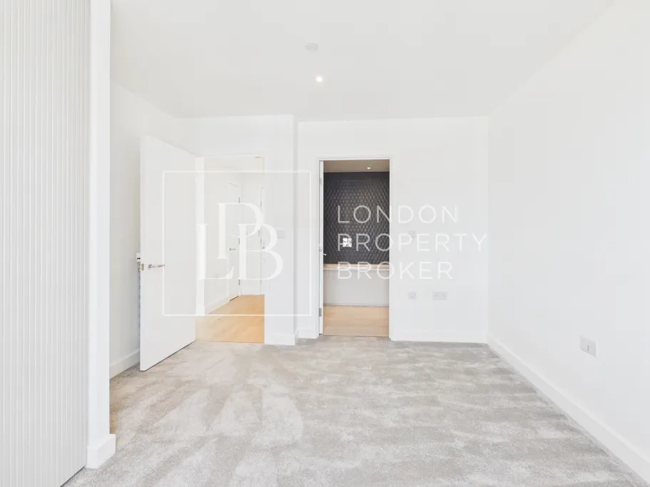Southlake Road, London, SE28, photo 12
