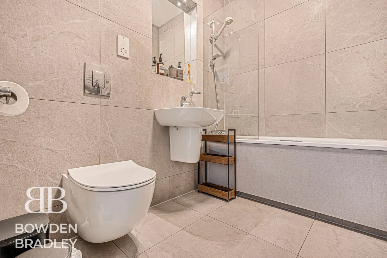 Maybank Road, South Woodford, E18, photo 11