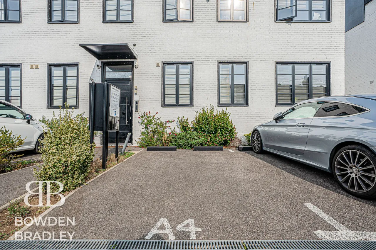 Maybank Road, South Woodford, E18, photo 28