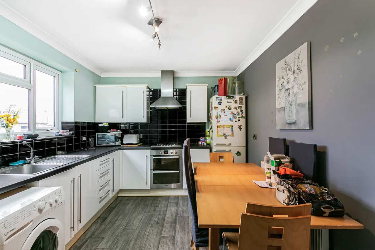 Wendover Road, Staines-upon-Thames, TW18, photo 3