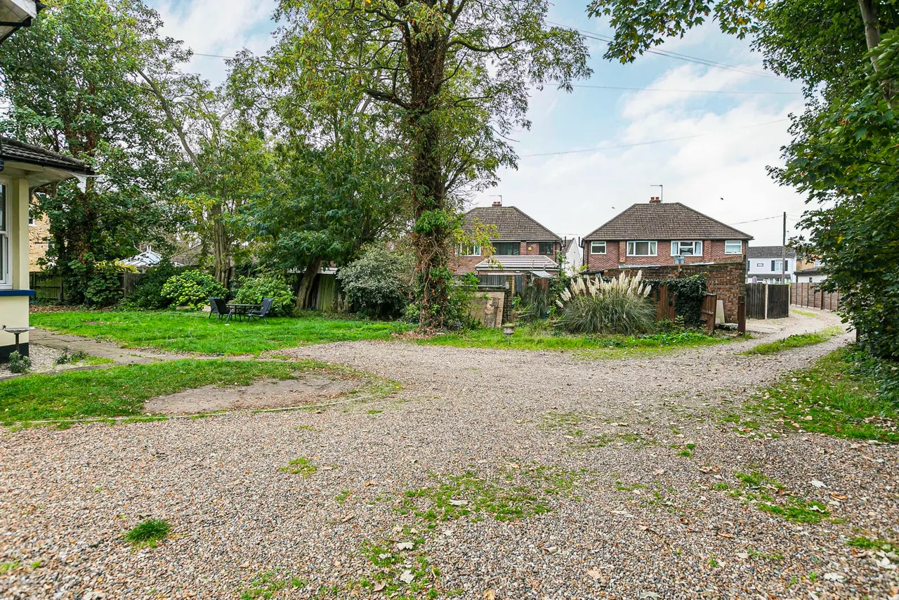 Wendover Road, Staines-upon-Thames, TW18, photo 11