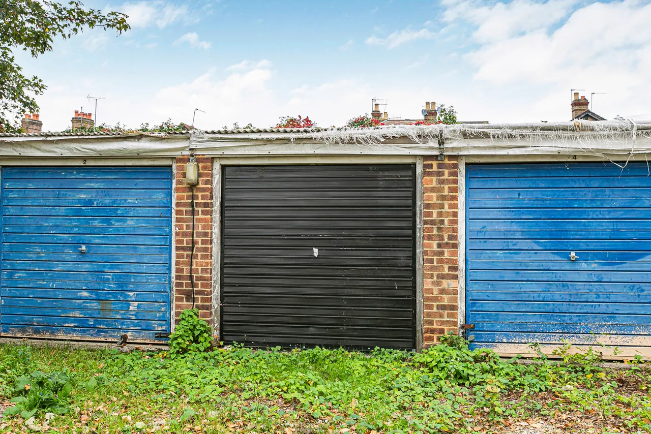 Wendover Road, Staines-upon-Thames, TW18, photo 12