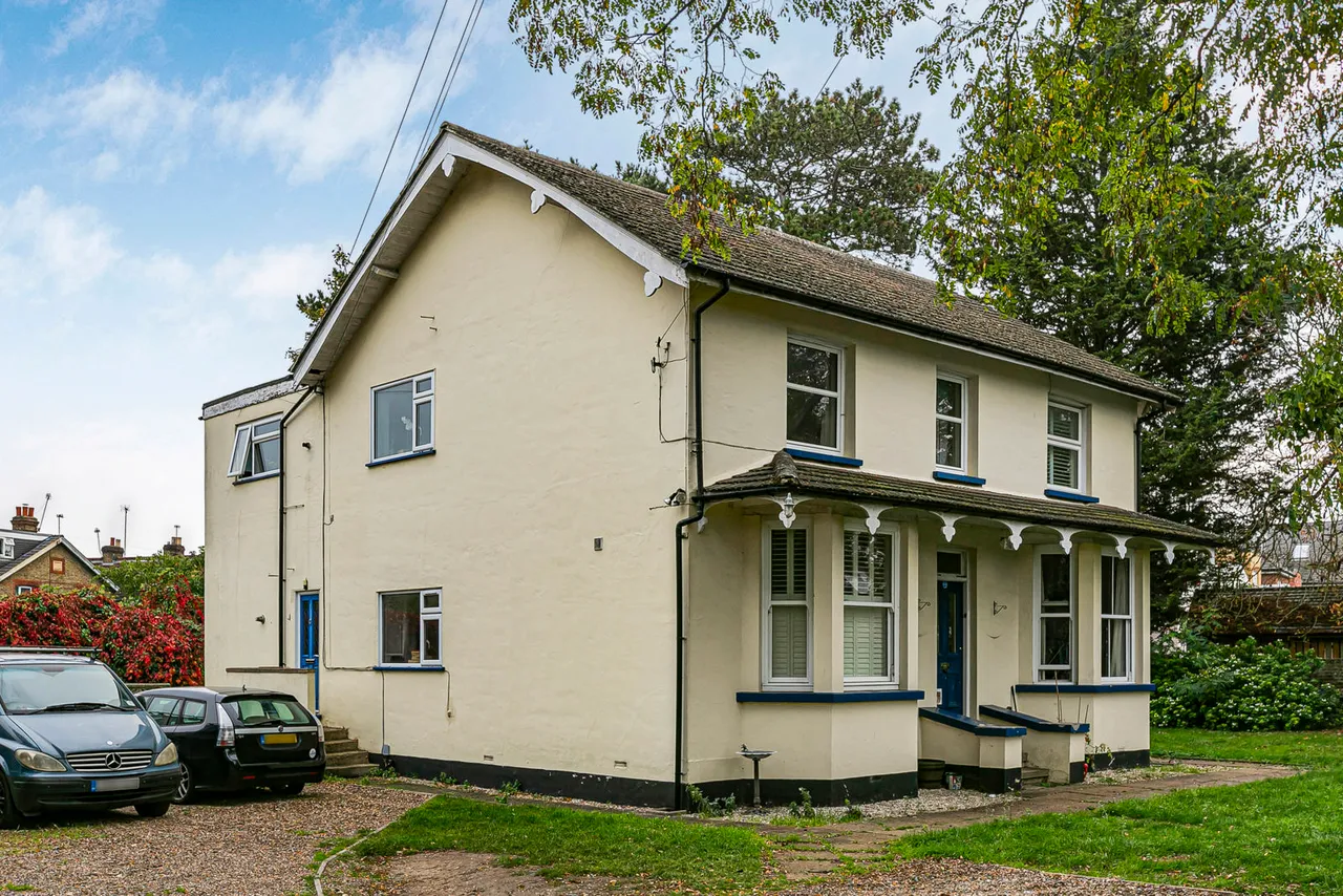 Wendover Road, Staines-upon-Thames, TW18, photo 13