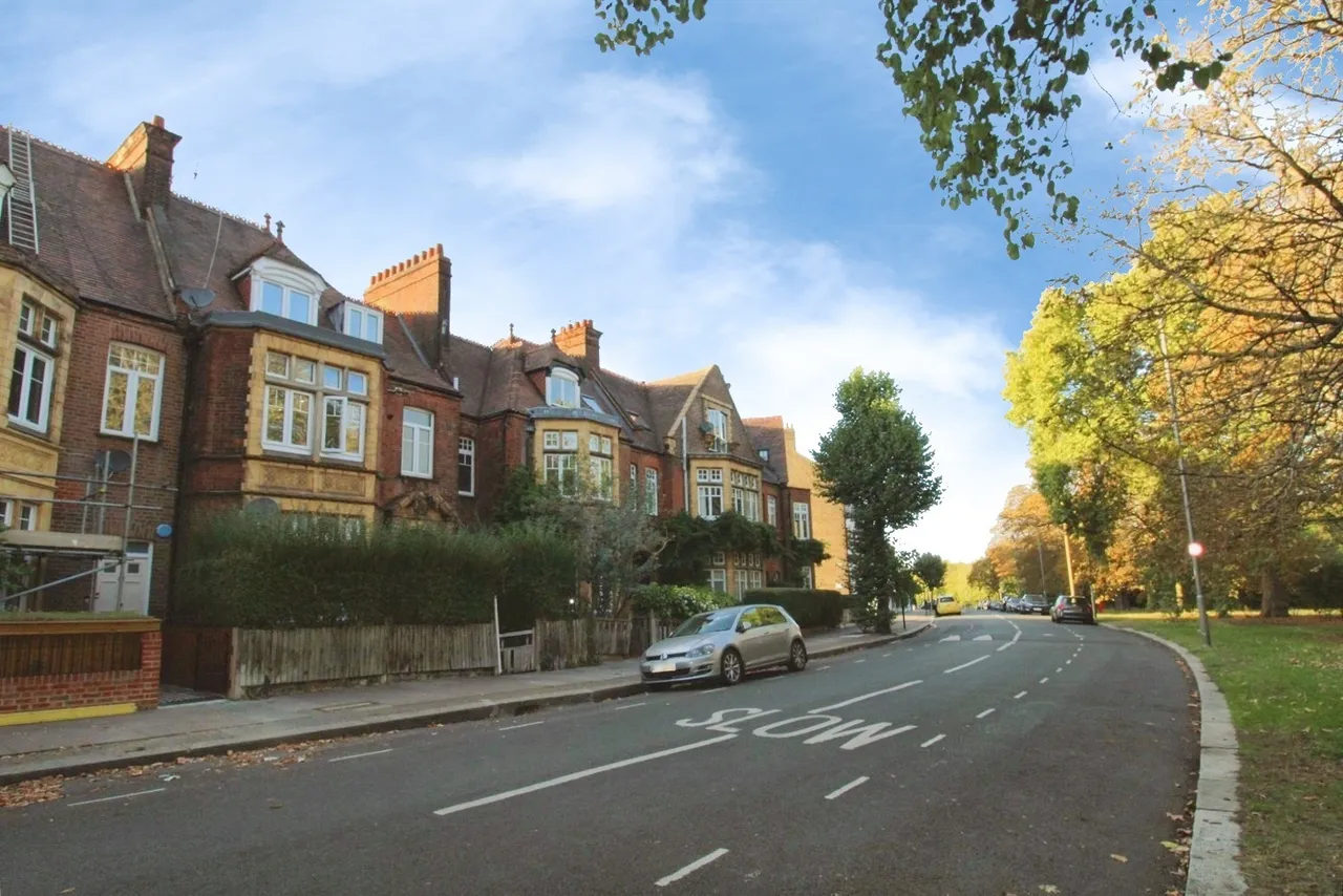 Wandsworth Common West Side, London, SW18, photo 8