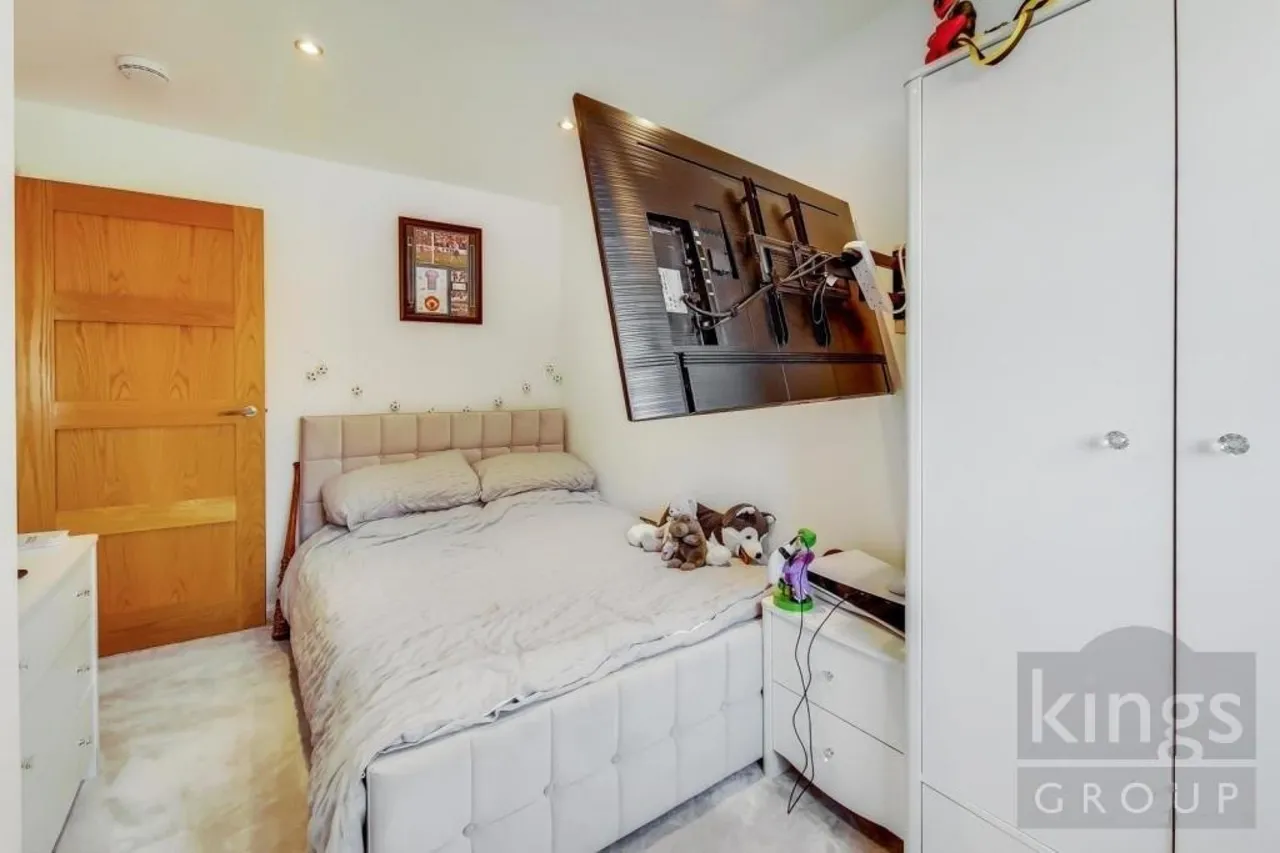 Sexton Close, Cheshunt, photo 11