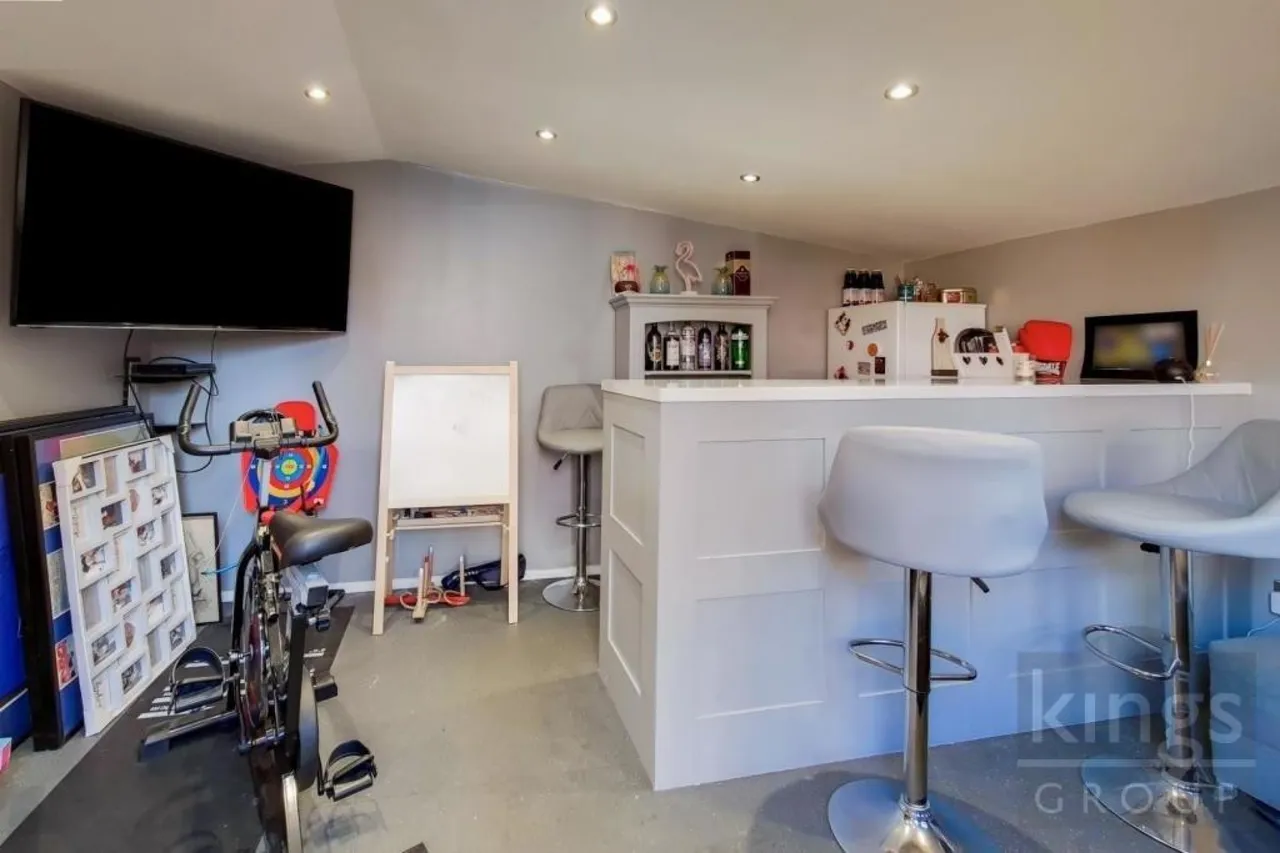 Sexton Close, Cheshunt, photo 18