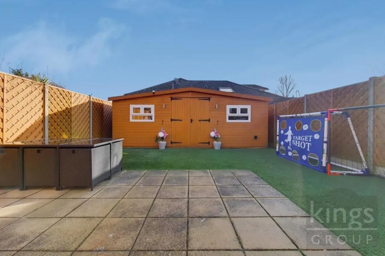 Sexton Close, Cheshunt, photo 16