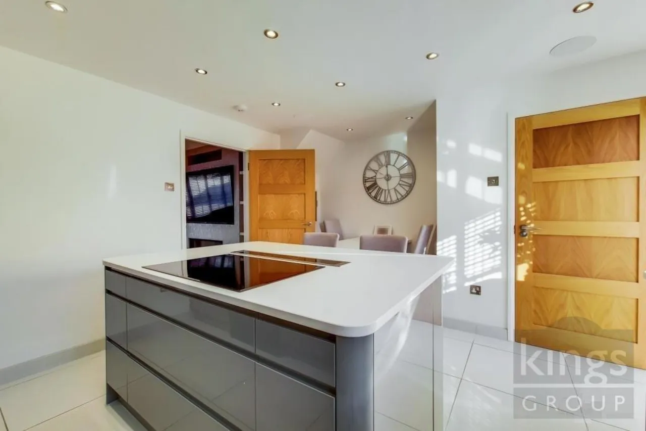 Sexton Close, Cheshunt, photo 5