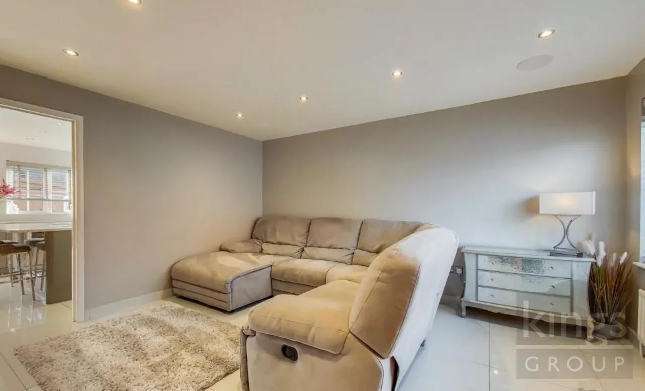 Sexton Close, Cheshunt, photo 3