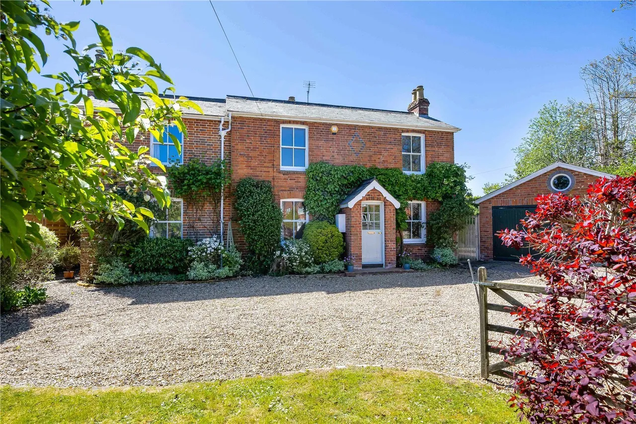 4 bed property for sale, Highmoor Cross, Henley-on-Thames, RG9