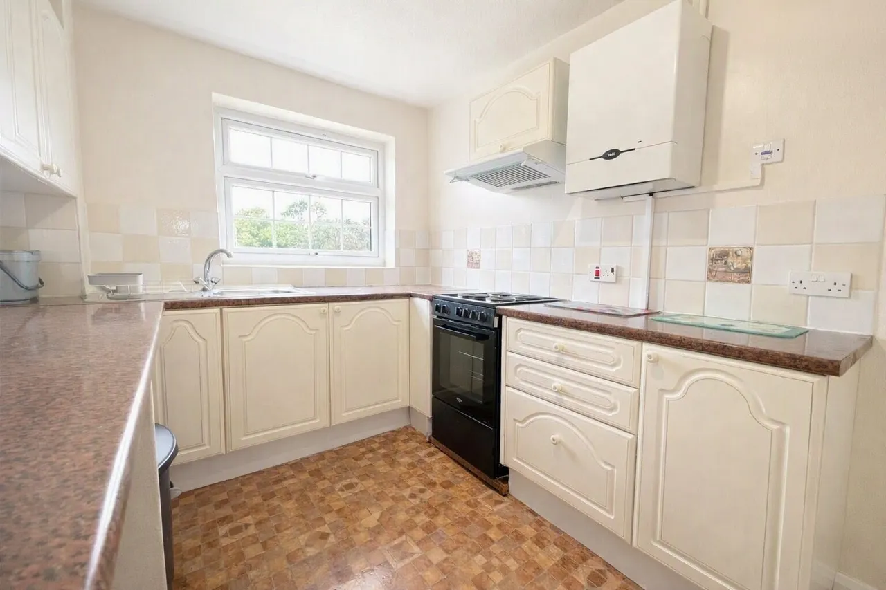 Ivy Crescent, Bognor Regis, PO22, photo 5