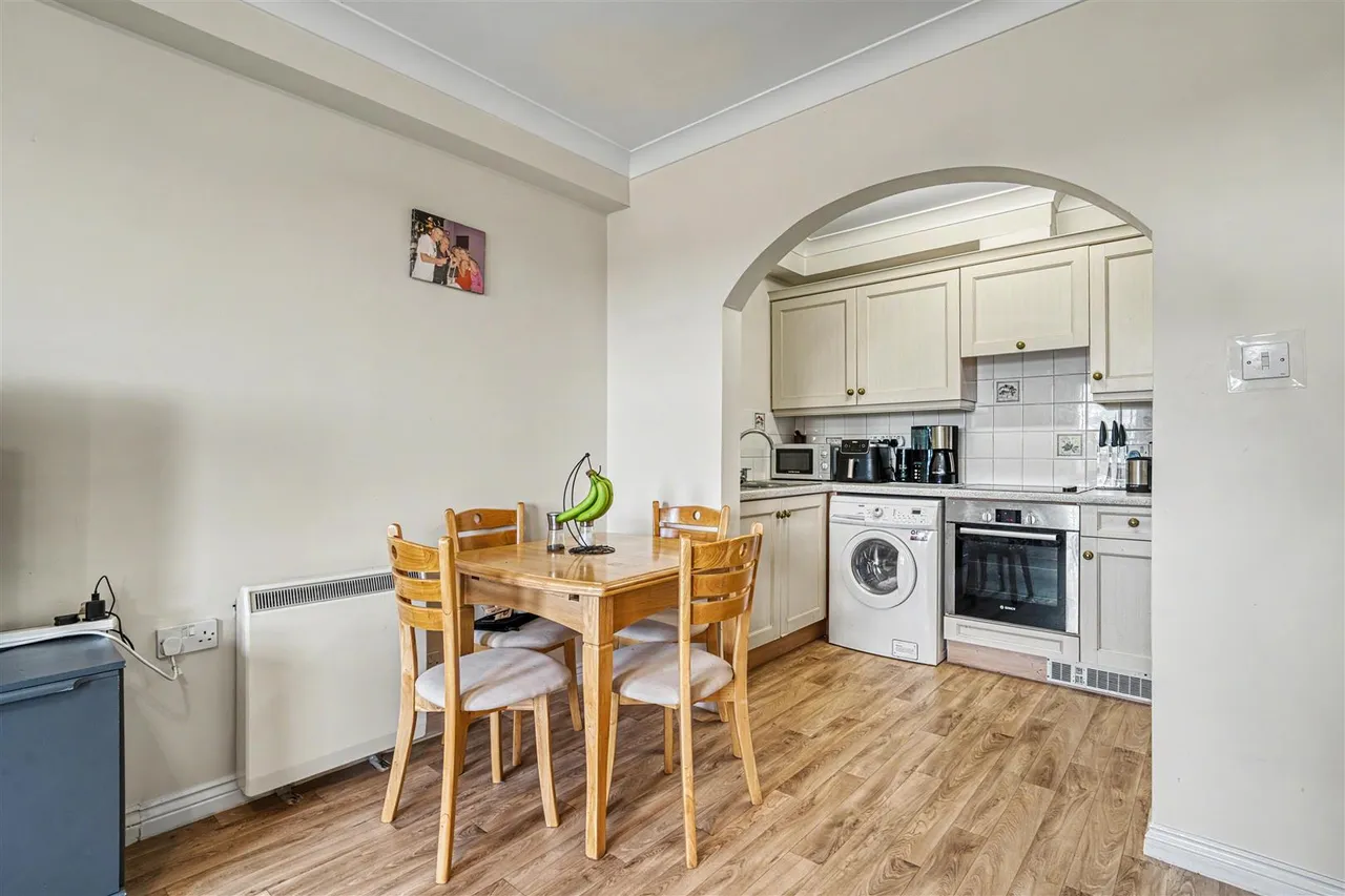 Bath Road, Sturminster Newton, photo 6
