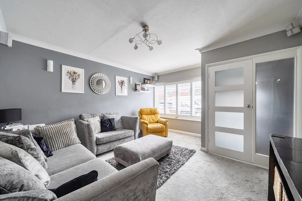 Wey Barton, Byfleet, KT14, photo 2