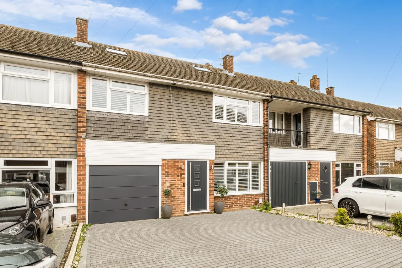 4 bed house for sale, Wey Barton, Byfleet, KT14