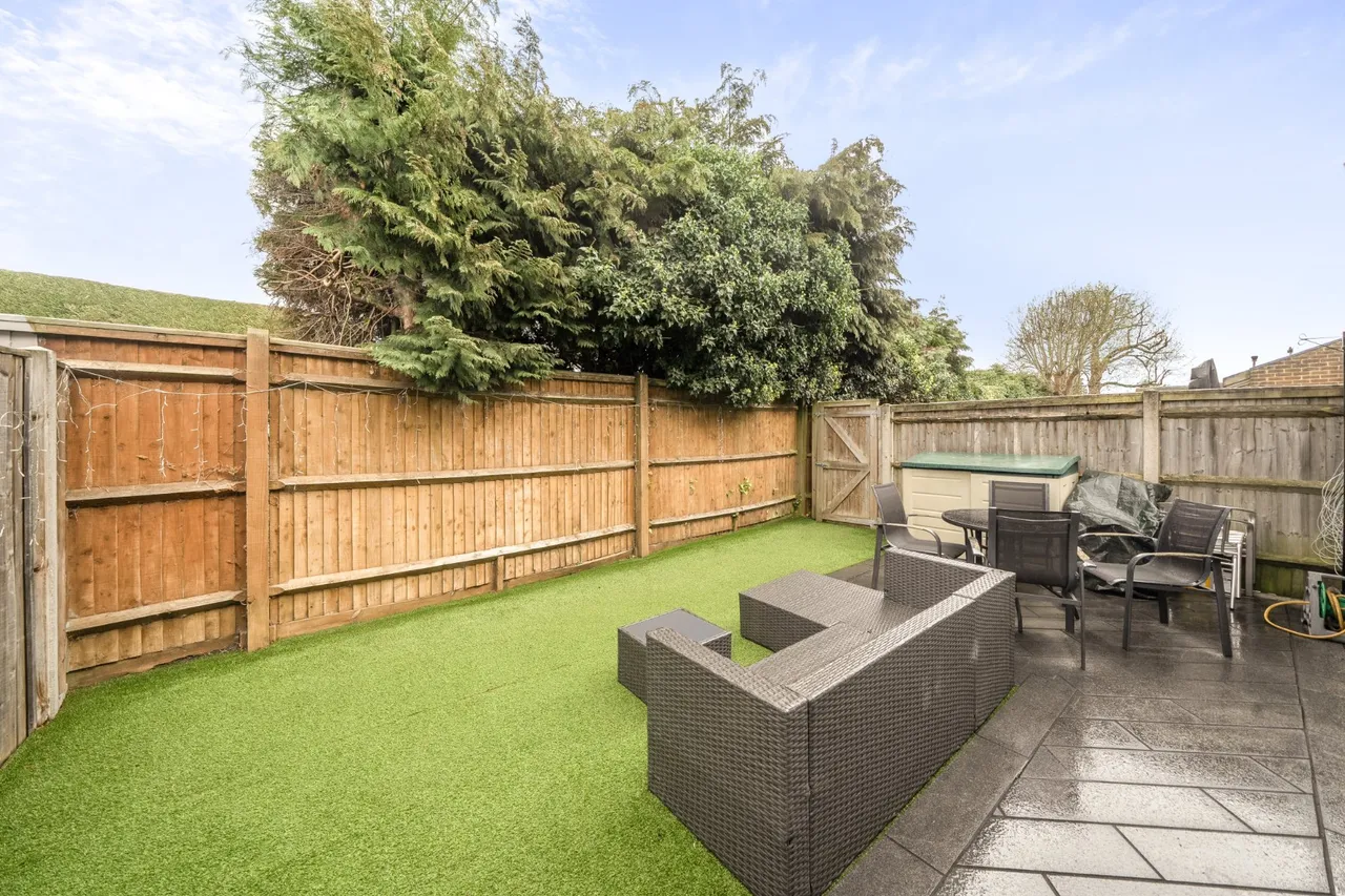 Wey Barton, Byfleet, KT14, photo 4