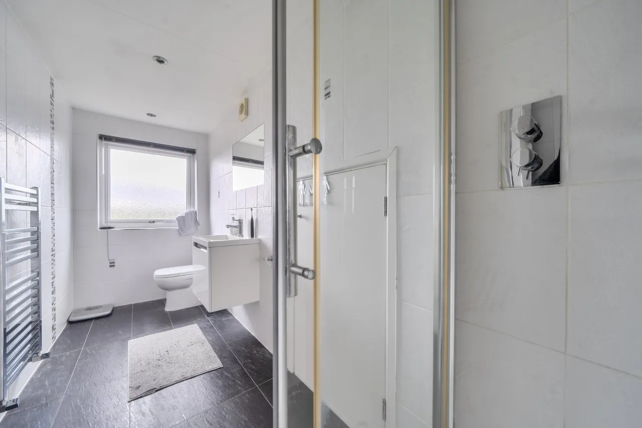 Wey Barton, Byfleet, KT14, photo 18
