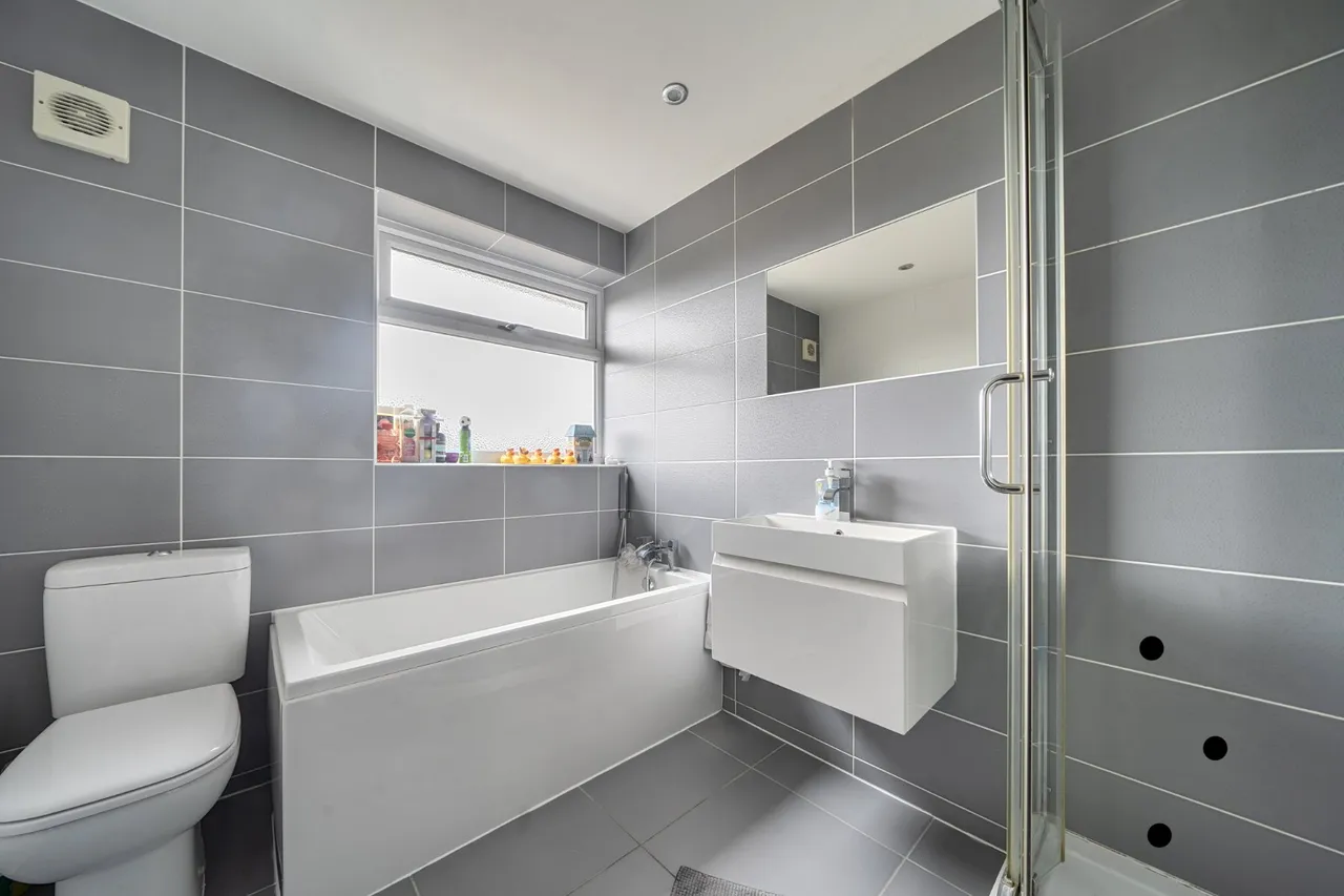 Wey Barton, Byfleet, KT14, photo 13