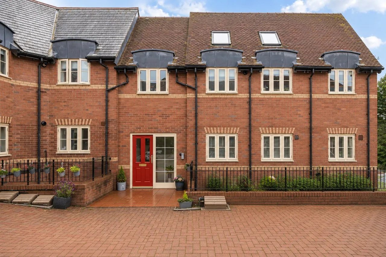 3 bed flat for sale — Townsend Close, Ludlow, Shropshire, SY8 1UN