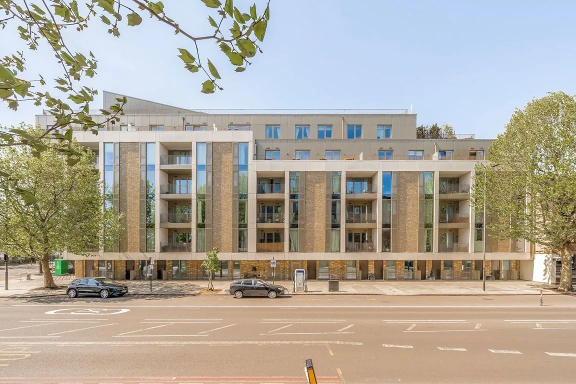Balham High Road, SW17, photo 9