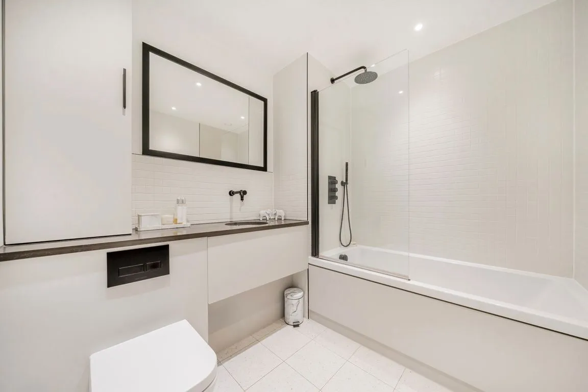 Balham High Road, SW17, photo 8