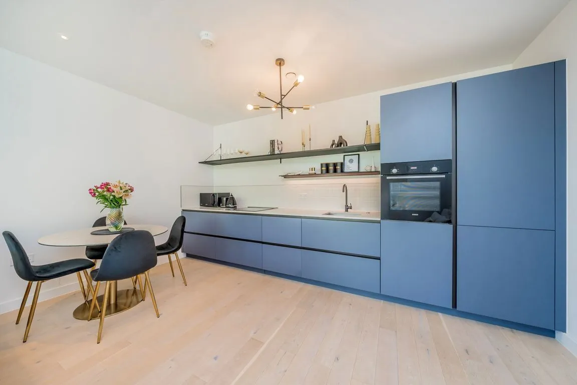 Balham High Road, SW17, photo 2