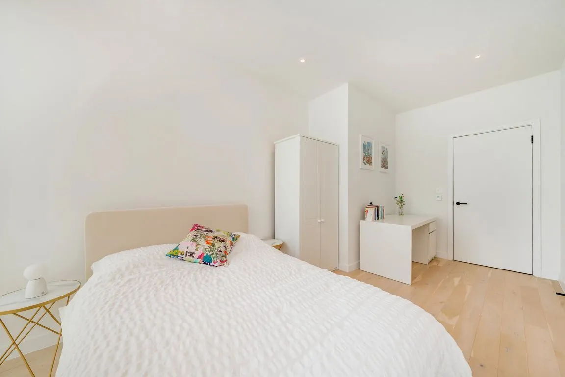 Balham High Road, SW17, photo 7