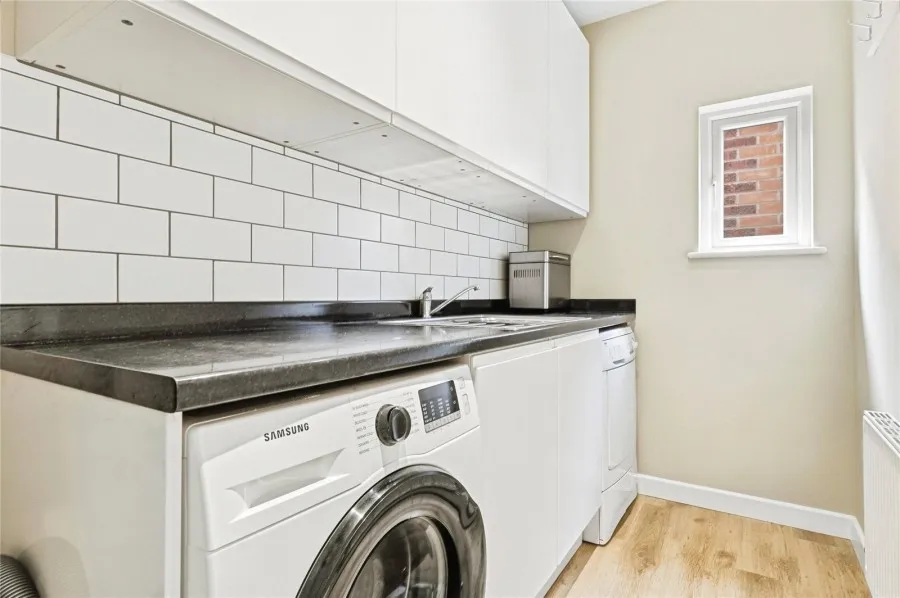 House Under Offer with 5 bedrooms in Bishop's Stortford, CM23, photo 11