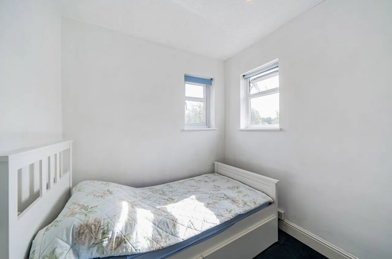 Refurbishment opportunity close to Northolt Park station, HA2, photo 8