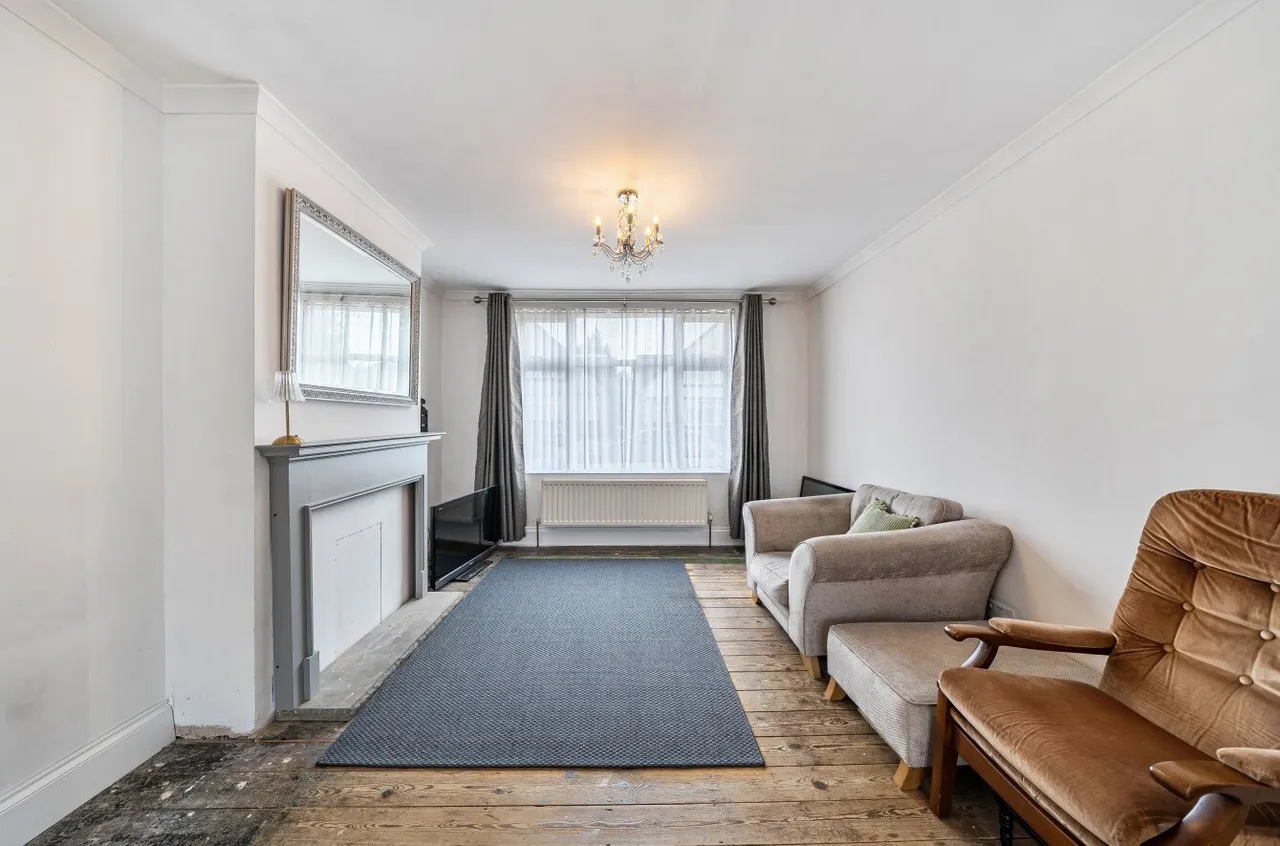Refurbishment opportunity close to Northolt Park station, HA2, photo 3