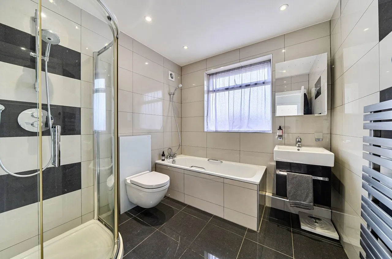 Refurbishment opportunity close to Northolt Park station, HA2, photo 9