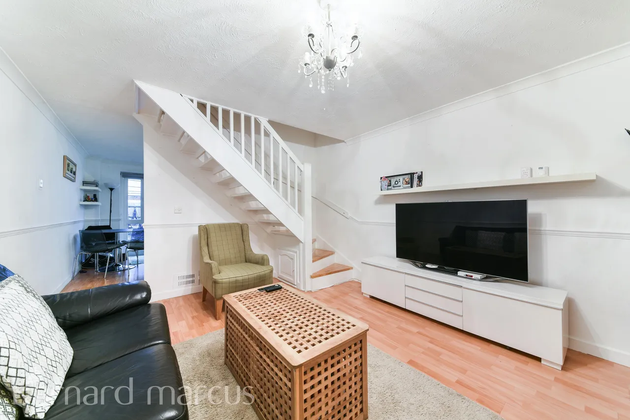 2 bed house to rent — Tawny Close, Feltham