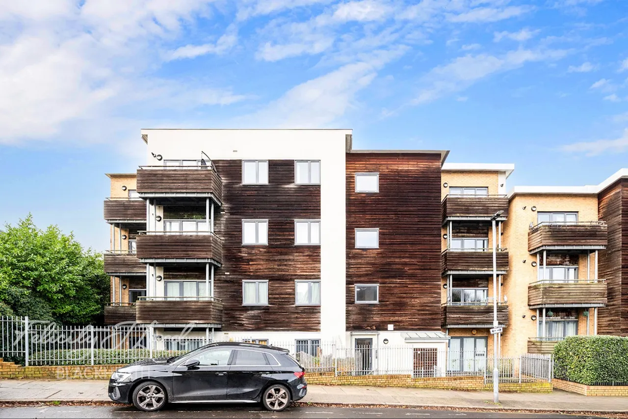 Bramhope Lane, Charlton, photo 15