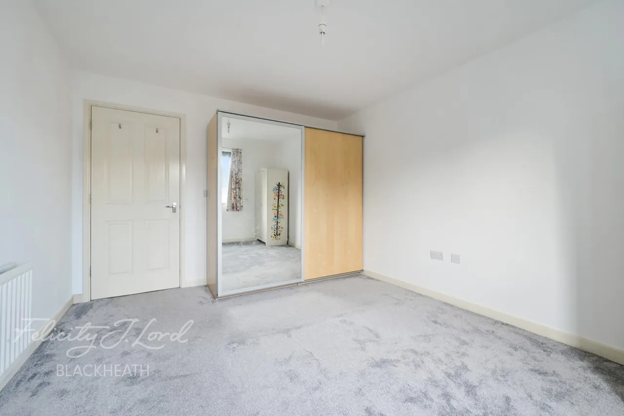 Bramhope Lane, Charlton, photo 16