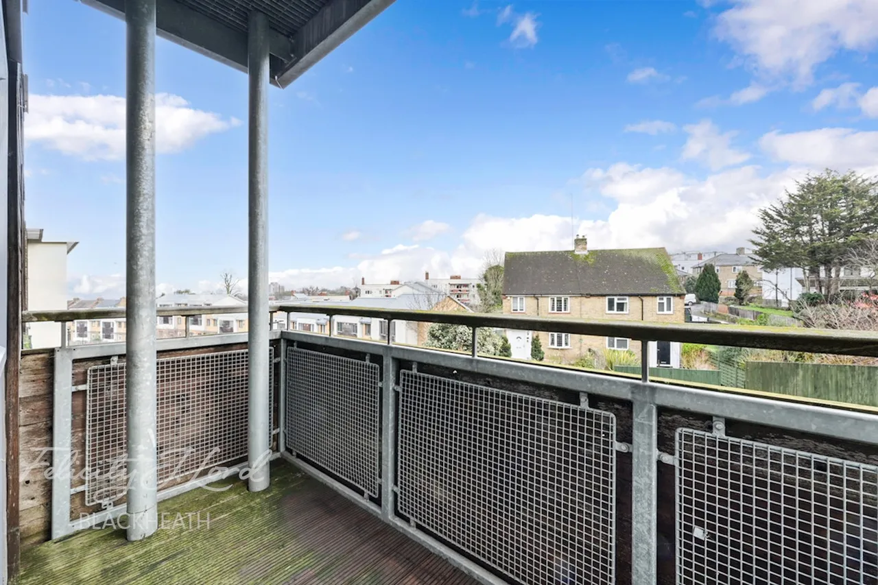 Bramhope Lane, Charlton, photo 5